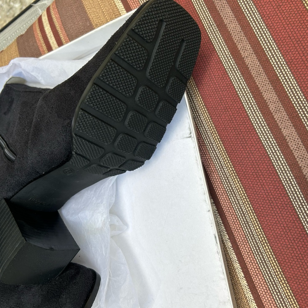 New Elegant Black Suede Ankle Boots NWOT - Picture 3 of 8